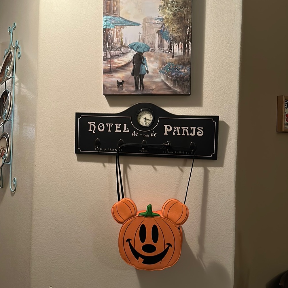 Crossbody purse loungefly jack o lantern Mickey